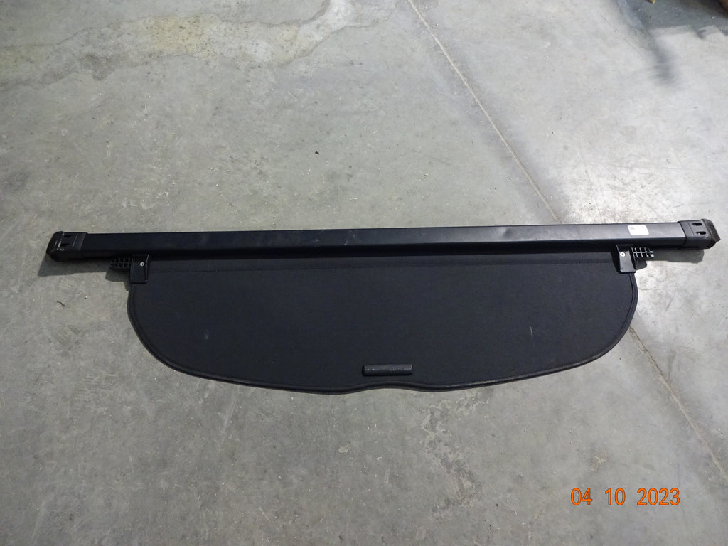 Pre-Owned Rear Retractable Cargo Cover A208389