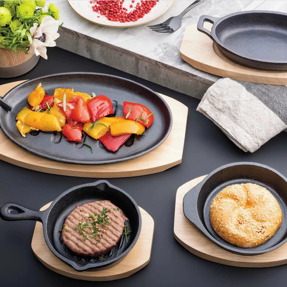 Cast Iron Oval Frying Pan with Beech Trivet 27x17cm I326572