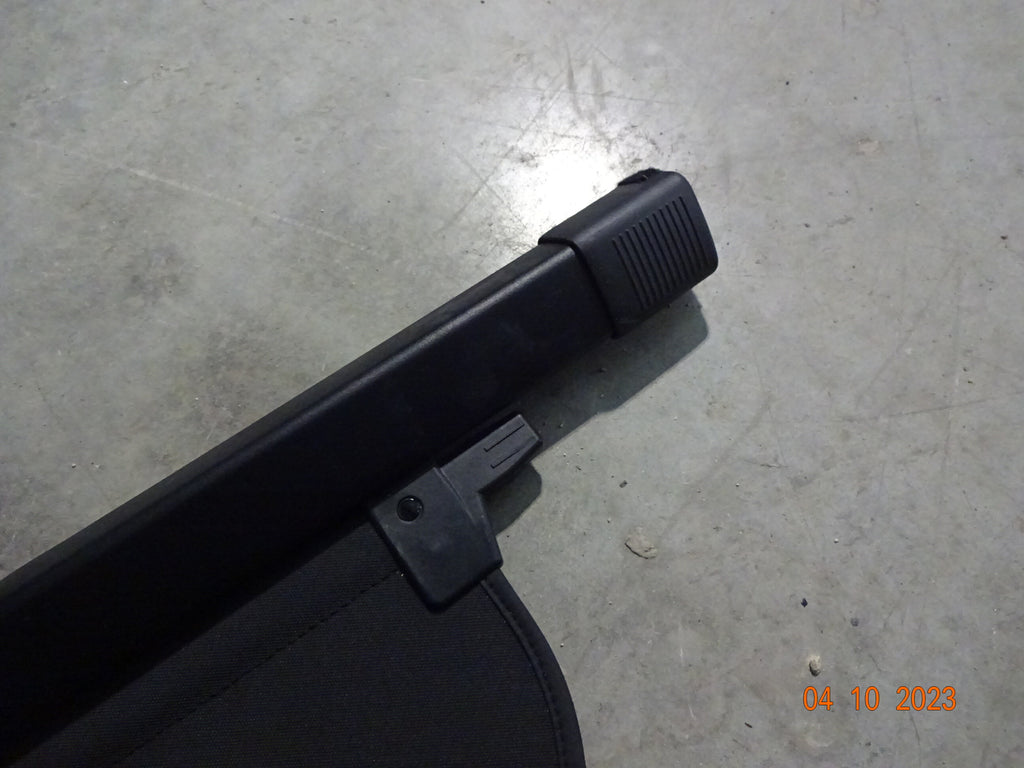 Pre-Owned Rear Retractable Cargo Cover A208389