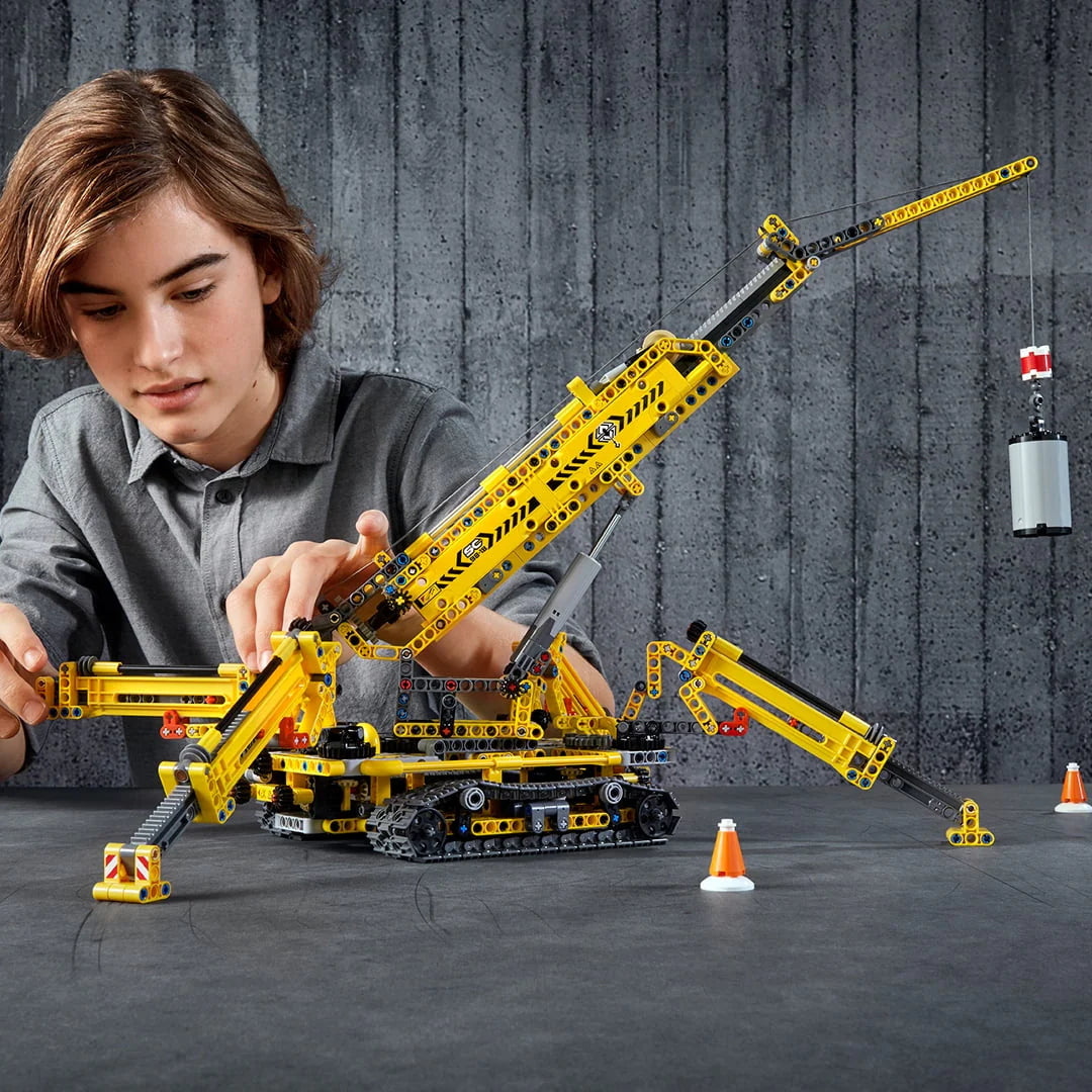 Compact Crawler Crane Construction Model Set (920 Pieces) T31134